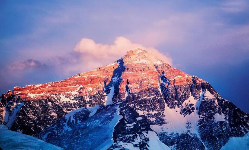 珠穆朗玛峰属于哪个国家的山（南边归尼泊尔北边归中国）(1)