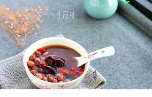 五红汤有哪五种材料（红豆、枸杞、红枣、红糖、红皮花生）(1)