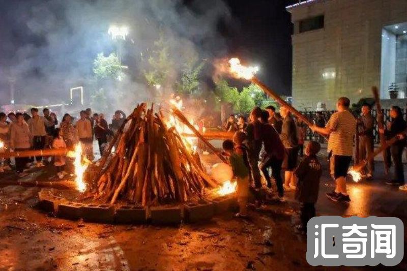 火把节是哪个民族的节日（西南地区少数民族的节日常见于彝族）(2)